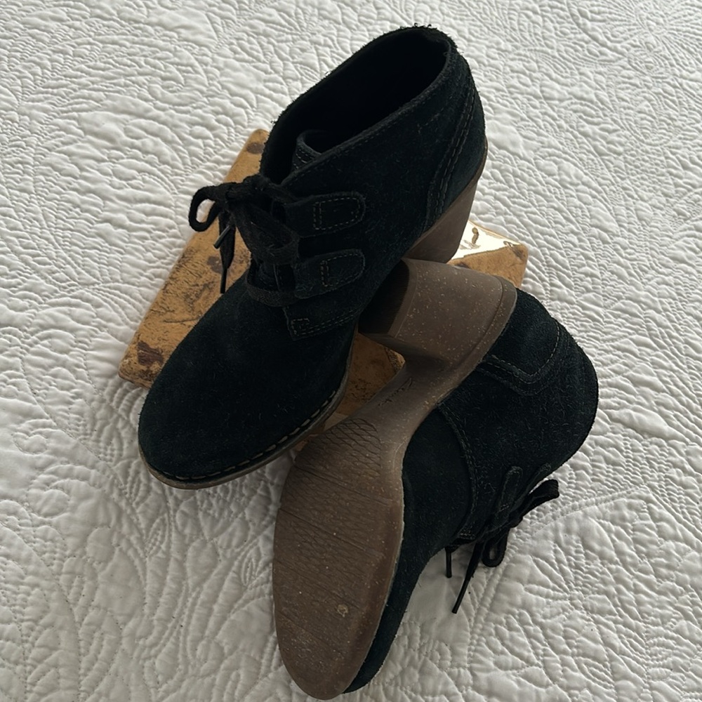 CLARKS Unstructured Booties - Picture 5 of 8